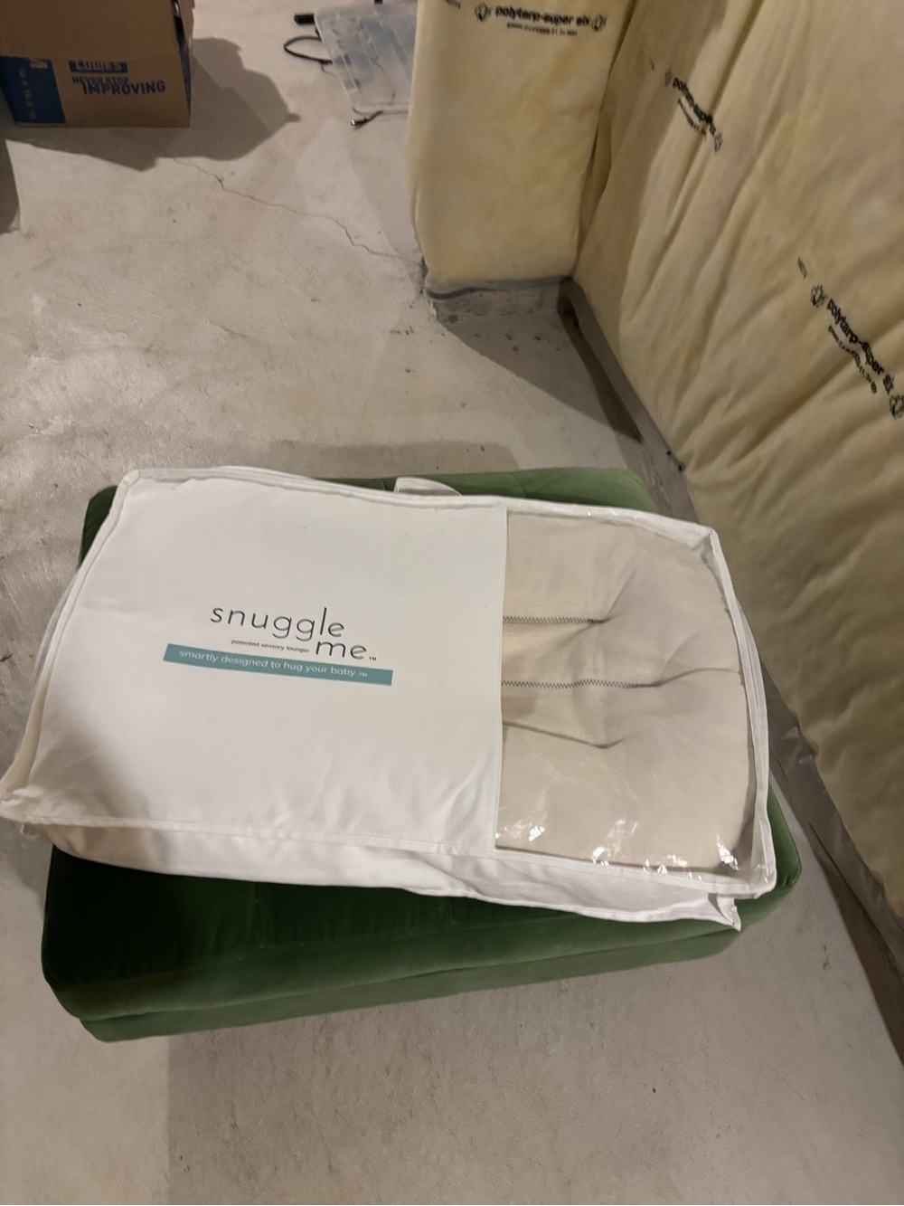 Perfect condition Snuggle Me Infant Lounger with 2 covers